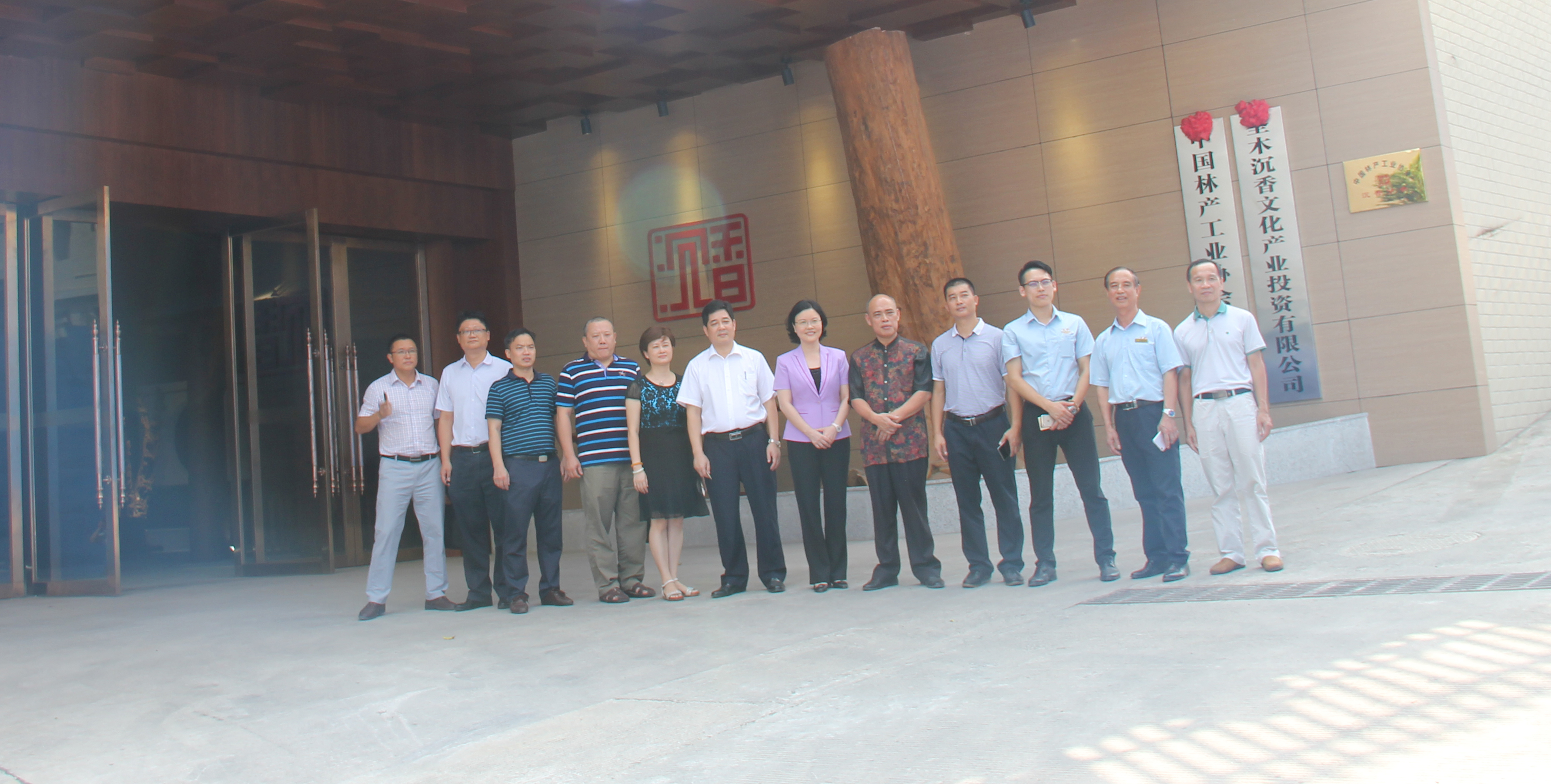 激勵民營企業(yè)引才施才——梅州市委組織部副部長、市人社局局長伍衛(wèi)華一